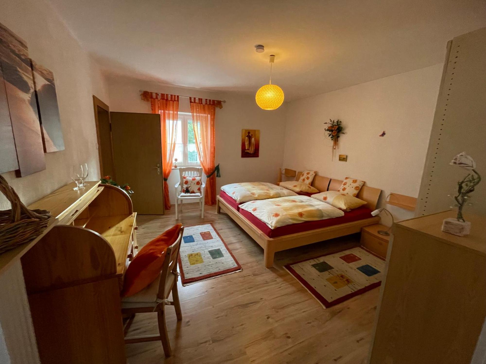 Schoene Ferienwohnung In Bahnhofsnaehe Fuer Urlaub, Studium Oder Arbeit Deggendorf Zewnętrze zdjęcie