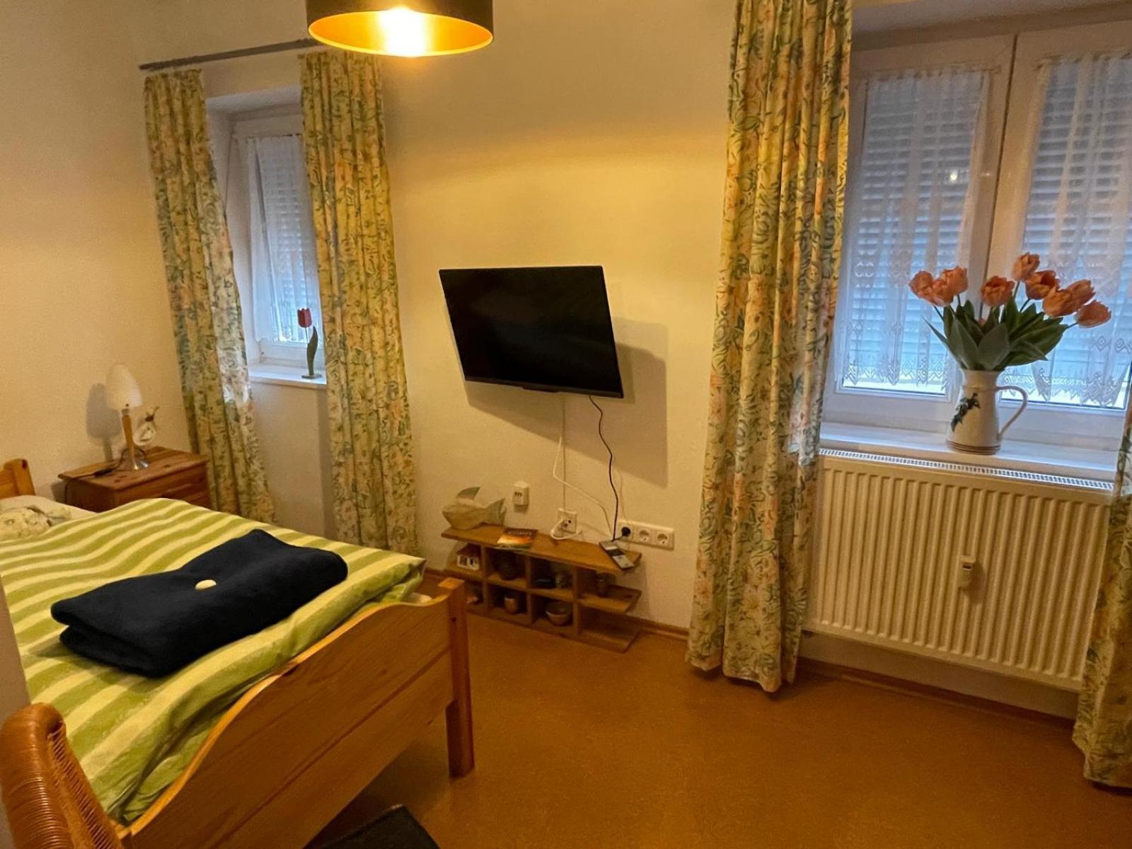 Schoene Ferienwohnung In Bahnhofsnaehe Fuer Urlaub, Studium Oder Arbeit Deggendorf Zewnętrze zdjęcie