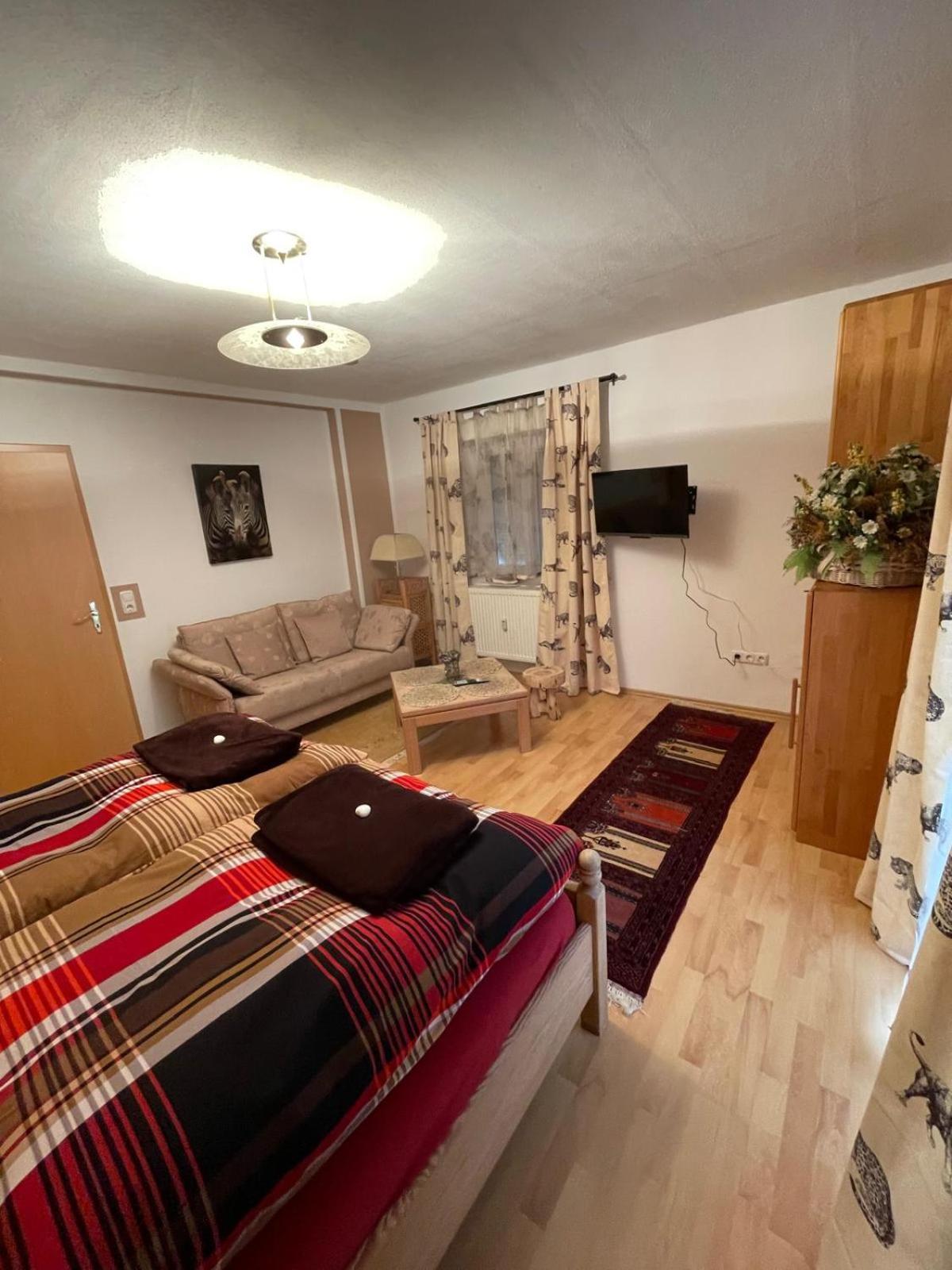 Schoene Ferienwohnung In Bahnhofsnaehe Fuer Urlaub, Studium Oder Arbeit Deggendorf Zewnętrze zdjęcie