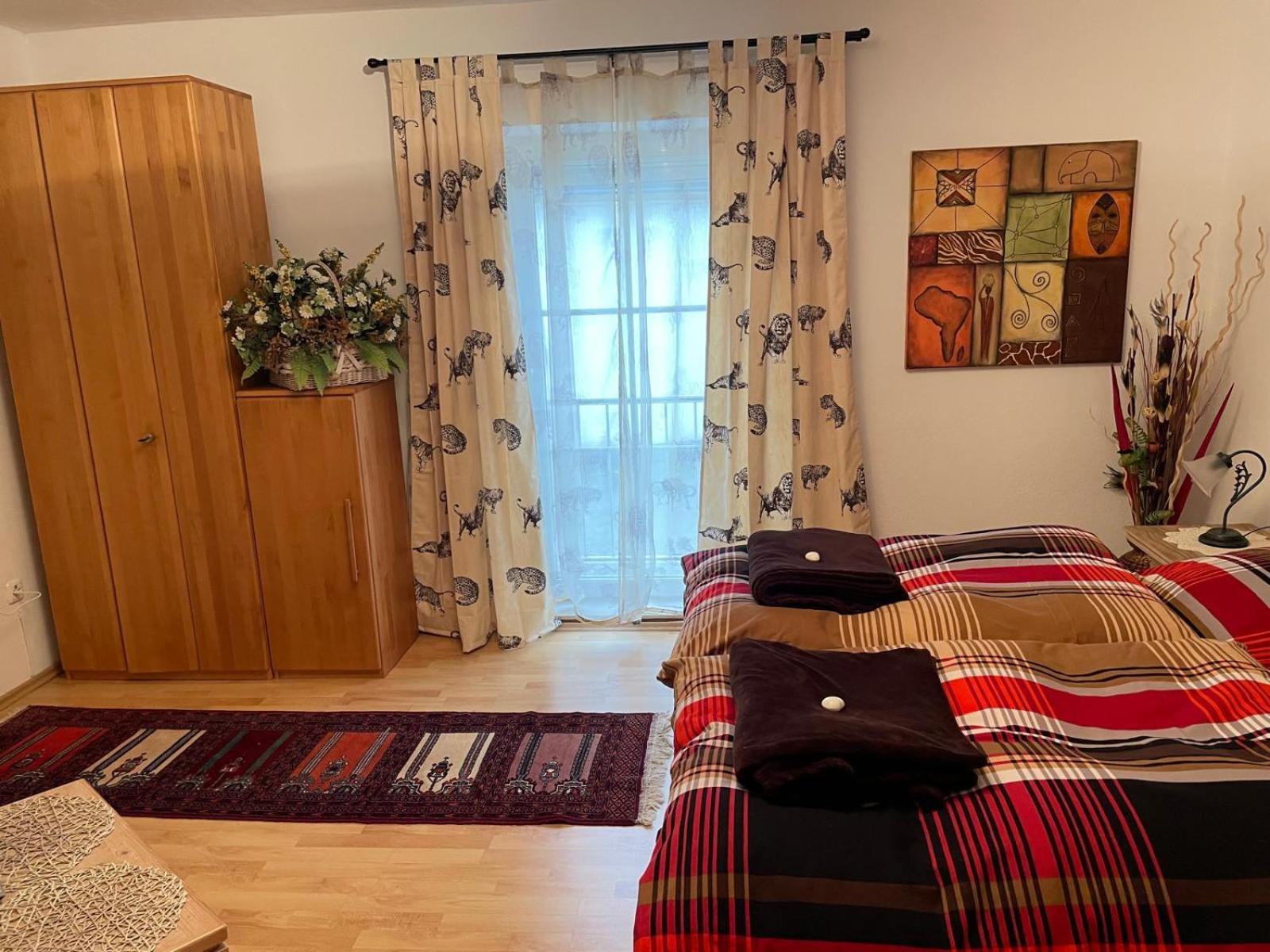 Schoene Ferienwohnung In Bahnhofsnaehe Fuer Urlaub, Studium Oder Arbeit Deggendorf Zewnętrze zdjęcie