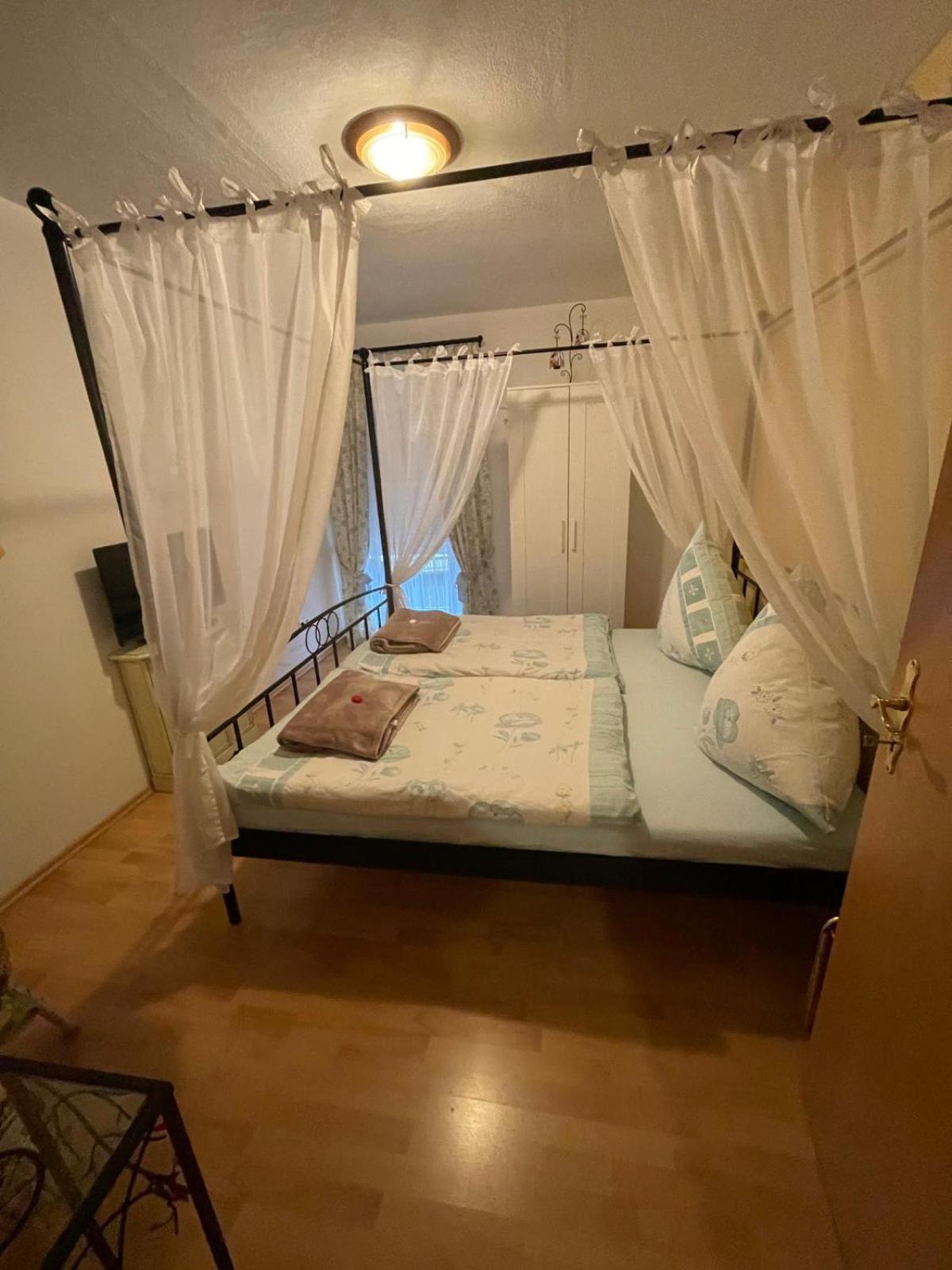Schoene Ferienwohnung In Bahnhofsnaehe Fuer Urlaub, Studium Oder Arbeit Deggendorf Zewnętrze zdjęcie