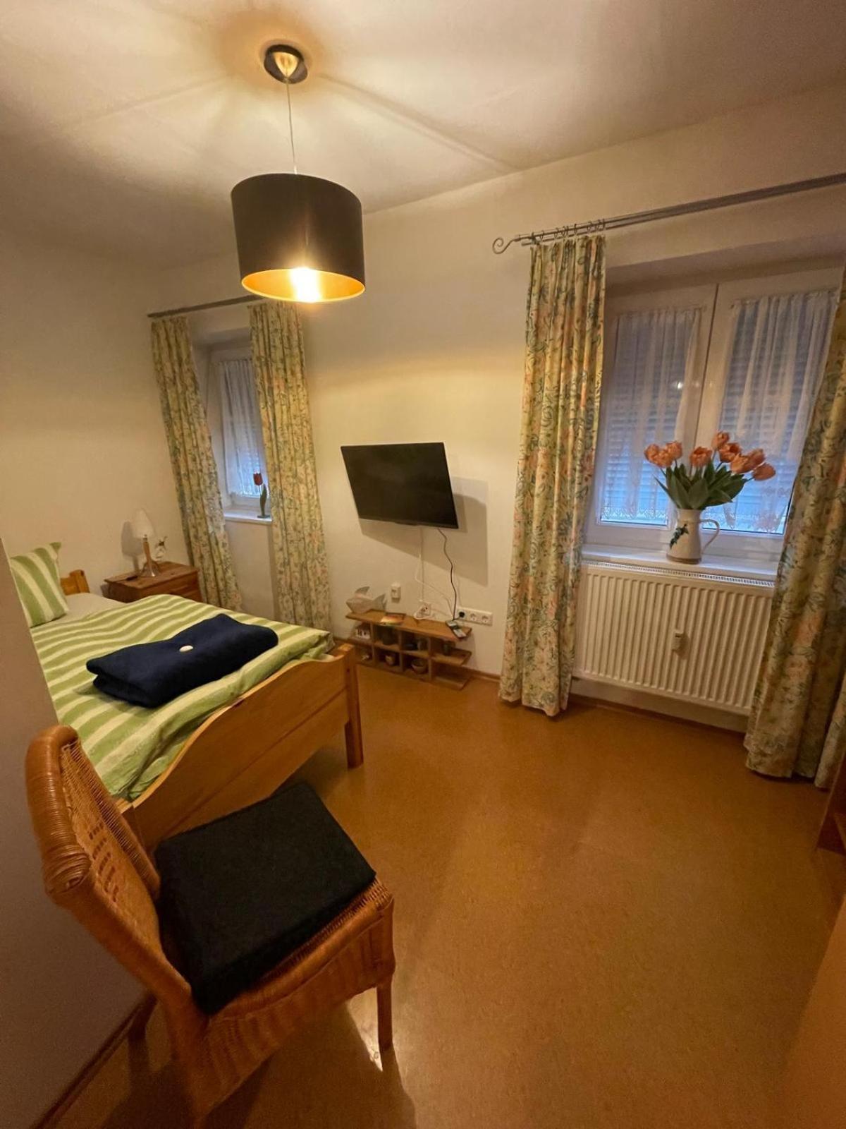 Schoene Ferienwohnung In Bahnhofsnaehe Fuer Urlaub, Studium Oder Arbeit Deggendorf Zewnętrze zdjęcie